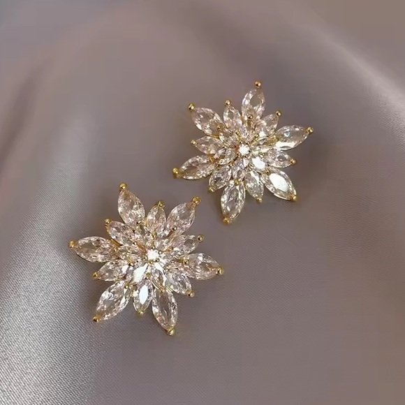 Jewelry - Luxury Crystal Flower Stud Earrings Sparkly Statement Jewelry